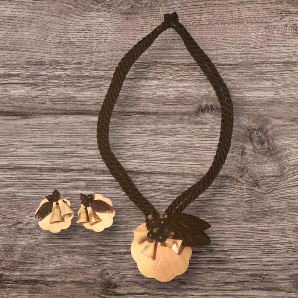 Vintage Unique Nautical Seashell Black Rope Cord Necklace & Pierced Earrings